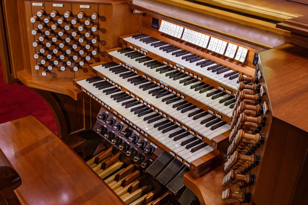 «Музыкальные отражения: орган в 4 руки»